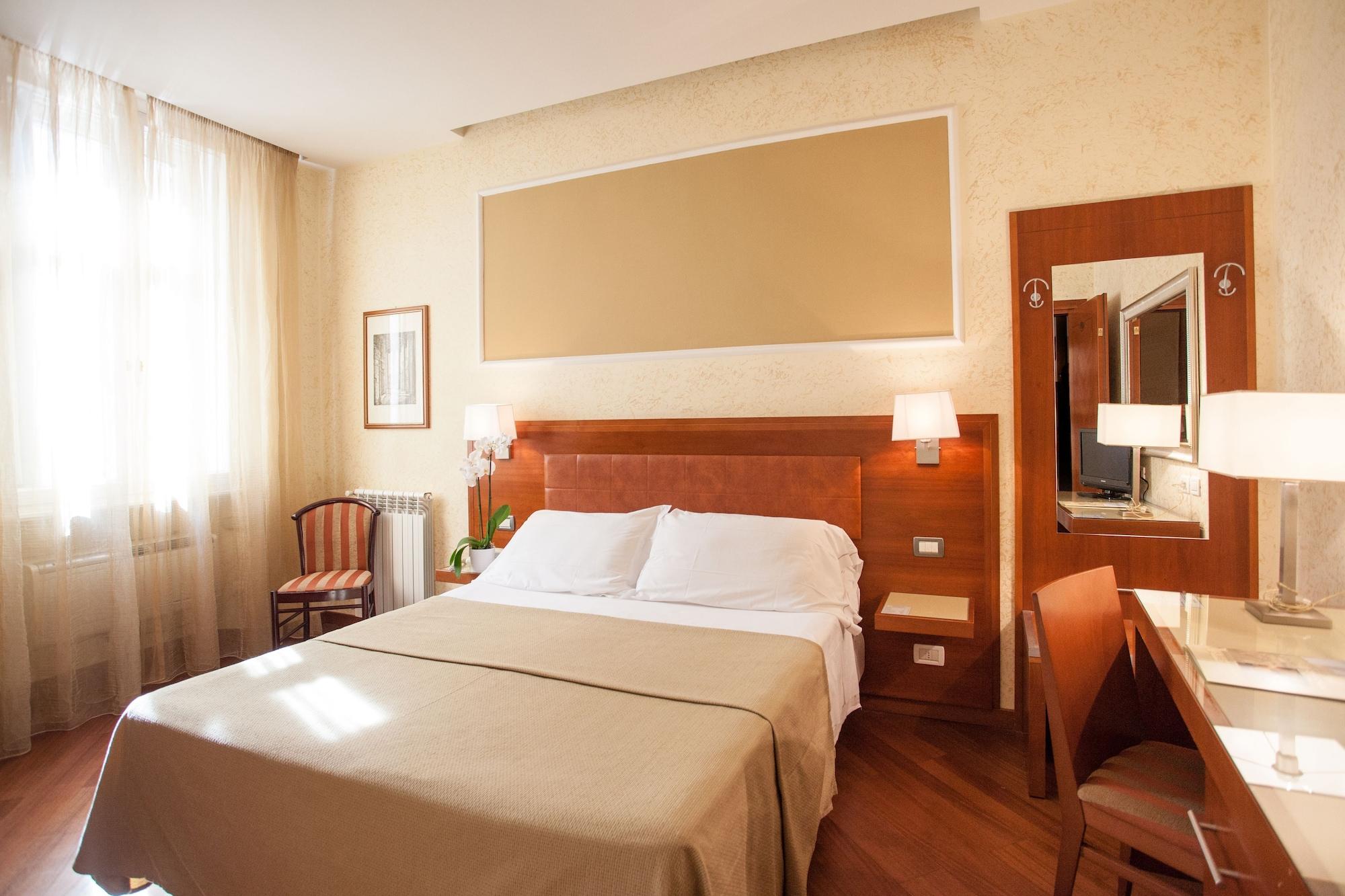 Hotel Madrid Rome Bagian luar foto