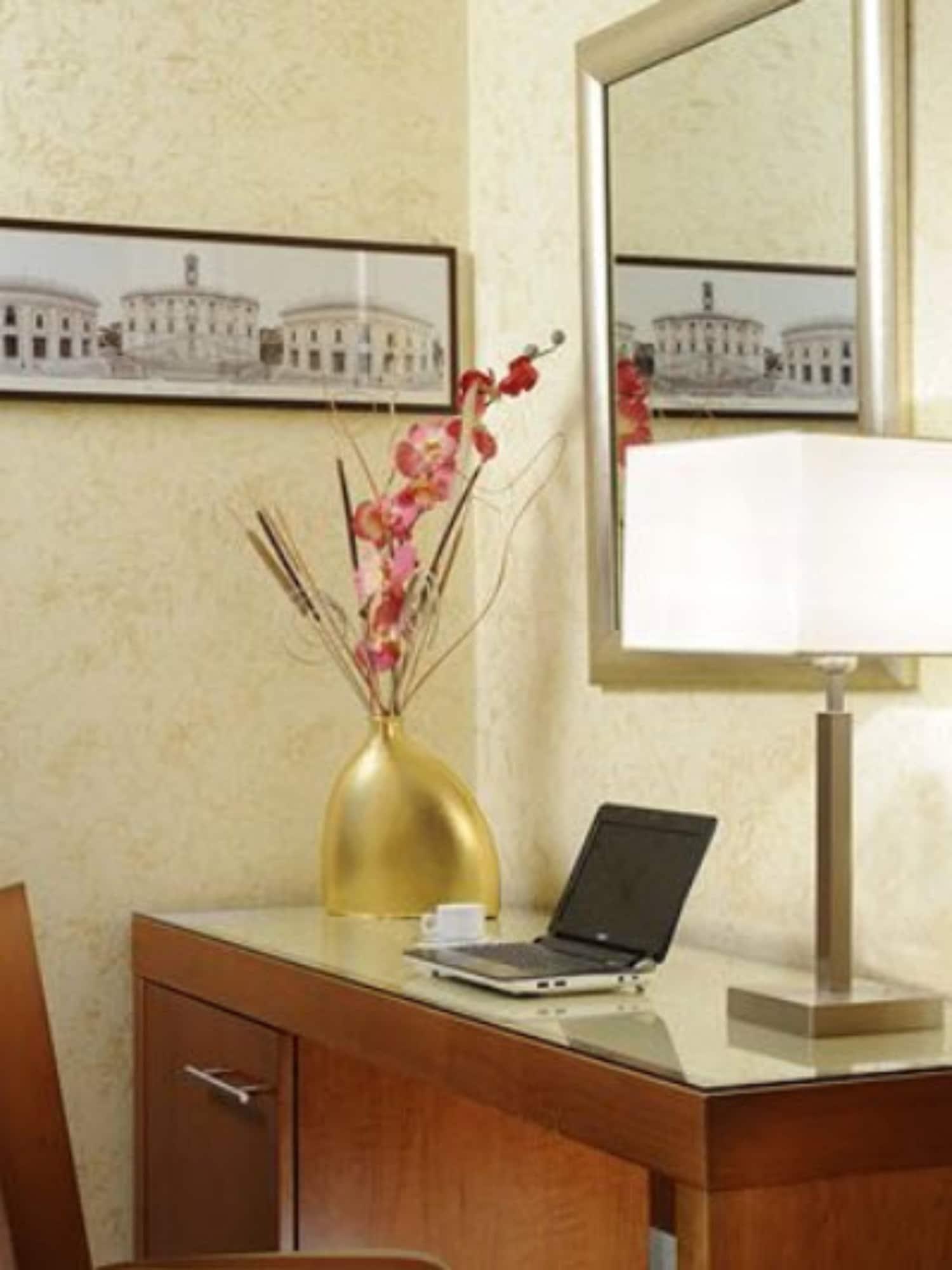 Hotel Madrid Rome Bagian luar foto