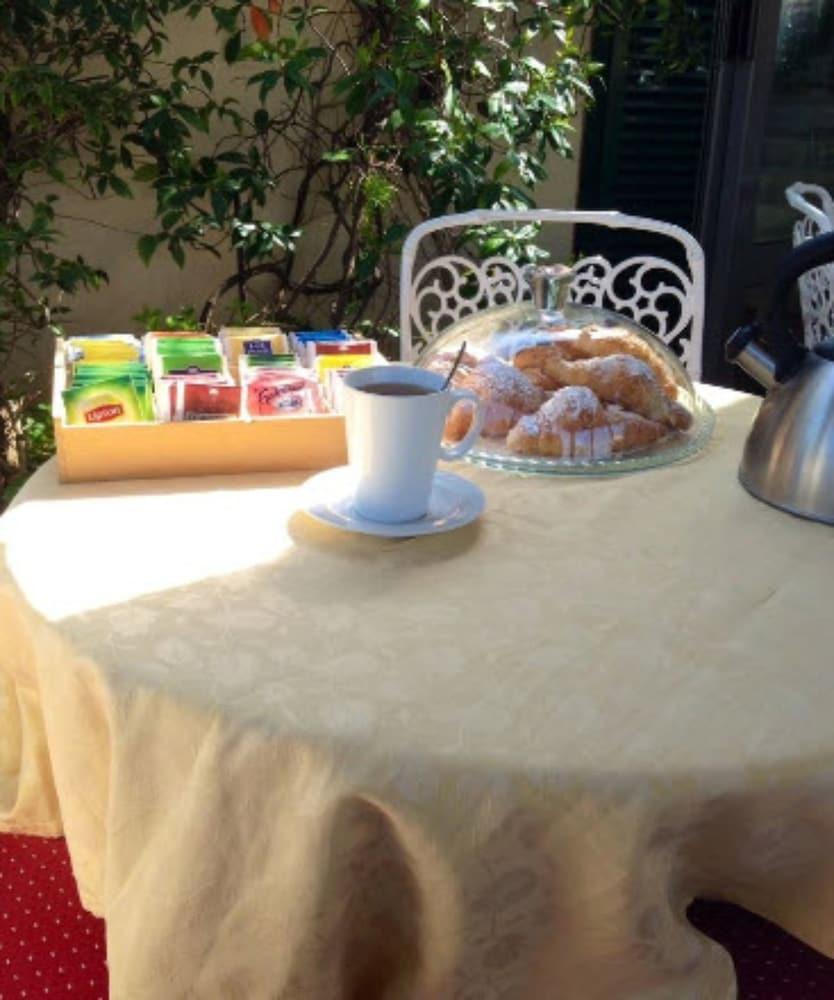 Hotel Madrid Rome Bagian luar foto