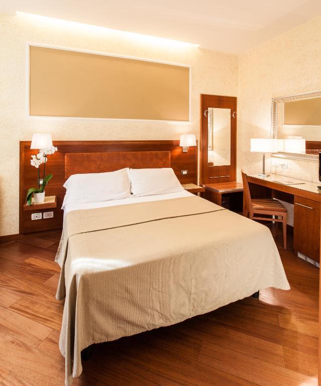 Hotel Madrid Rome Bagian luar foto