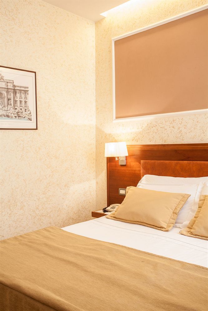 Hotel Madrid Rome Bagian luar foto