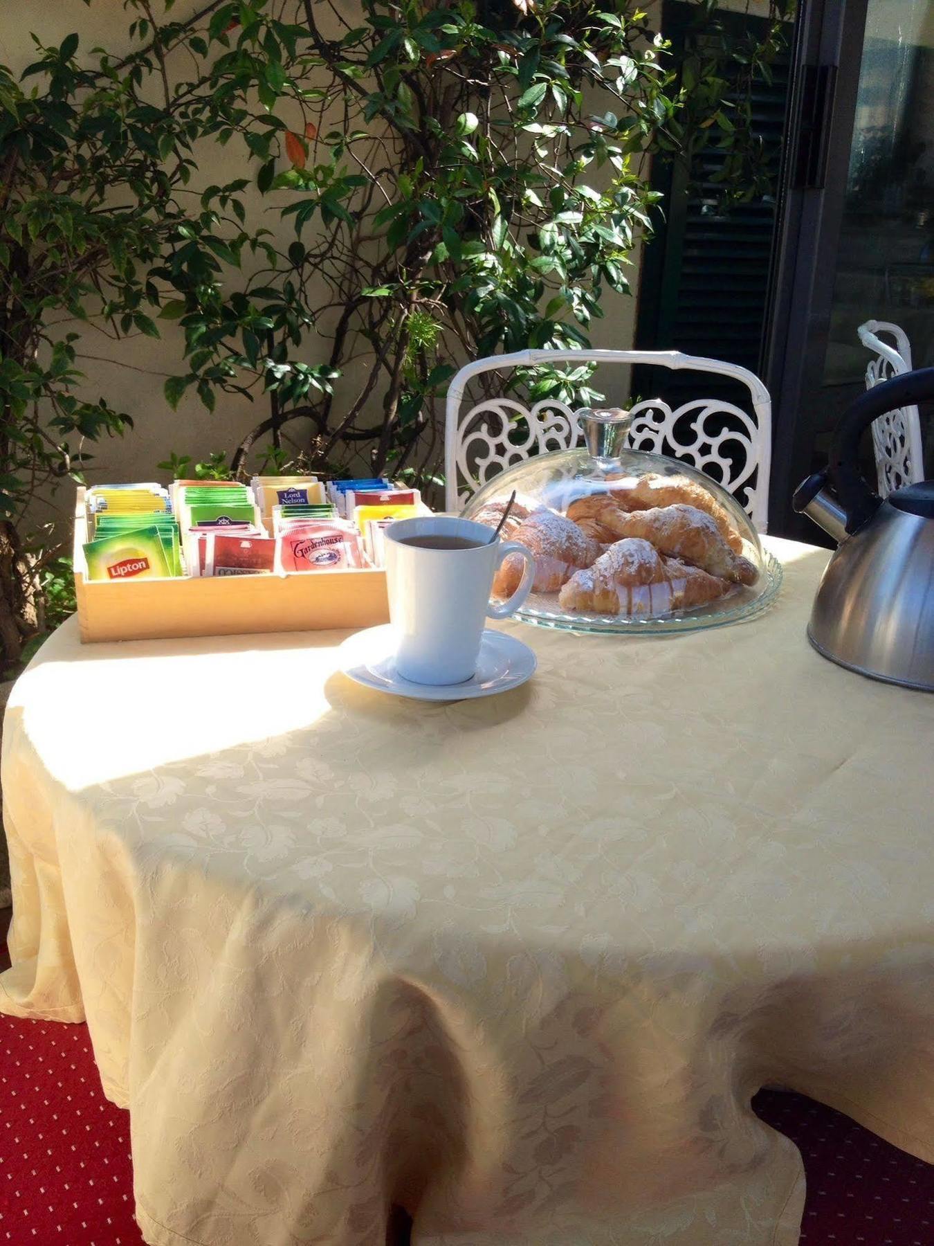 Hotel Madrid Rome Bagian luar foto