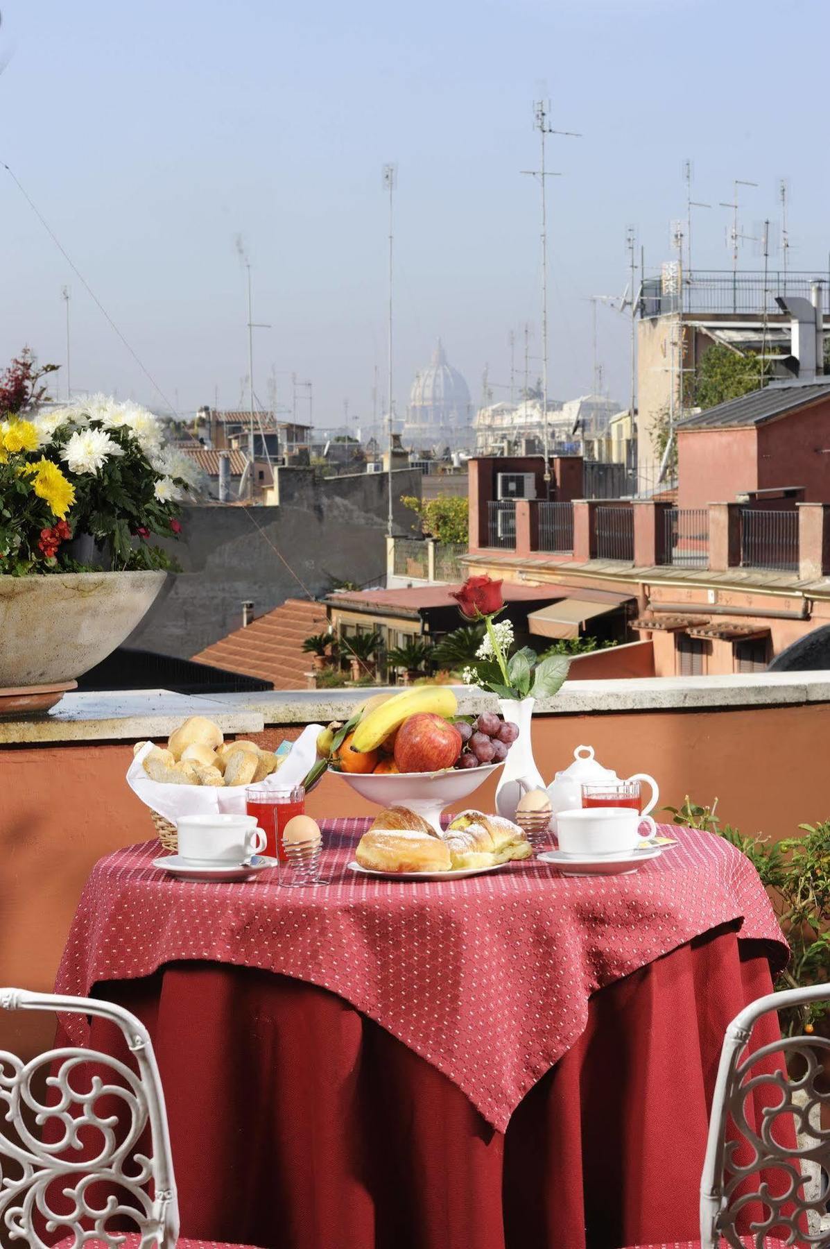 Hotel Madrid Rome Bagian luar foto