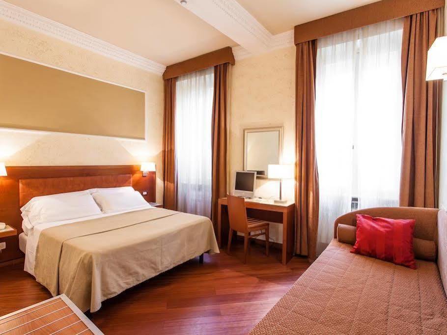 Hotel Madrid Rome Bagian luar foto