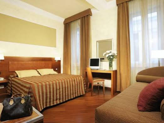 Hotel Madrid Rome Bagian luar foto